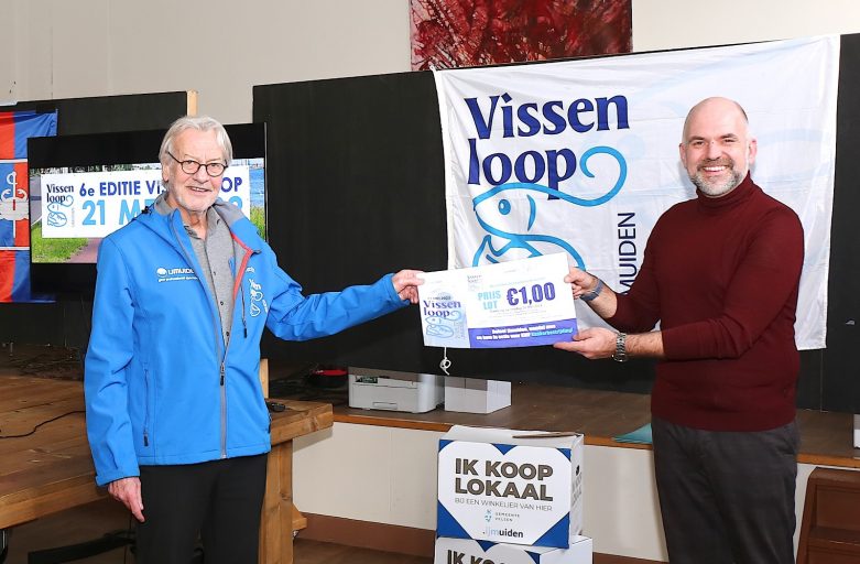 Fred van Dam en Wethouder Jeroen Verwoort; fotografie: Reinder Weidijk